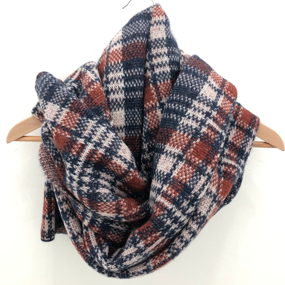 Banana Republic Navy/Wine/Beige Wool Plaid Scarf